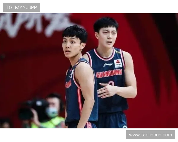 中国男篮定妆照公布 胡金秋领衔 胡明轩徐杰等核心球员在列