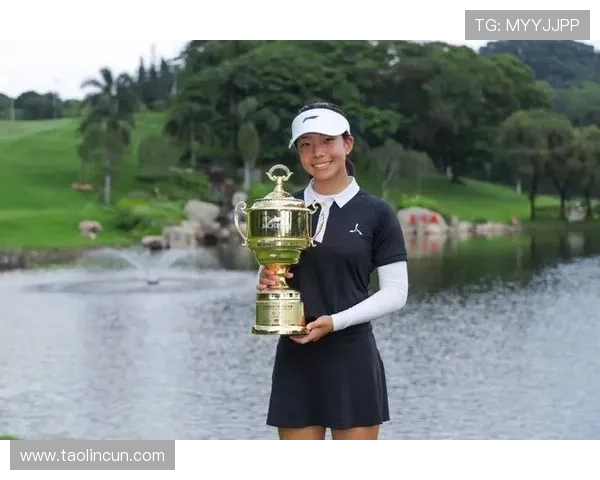 四川高尔夫球员刘宇婕荣获职业赛事首冠展现实力与潜力
